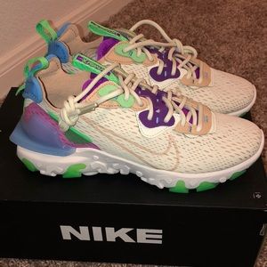 Women’s Nike NSW React Vision size 7.5